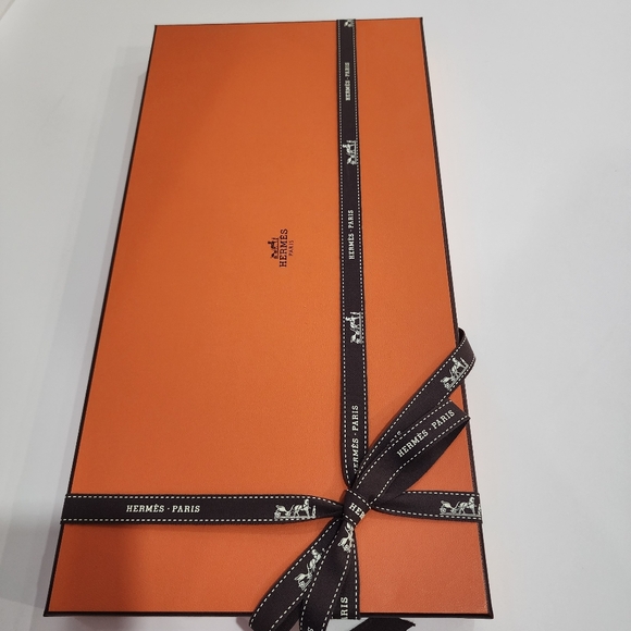 GIFTABLE Hermès Arcs-en-Ciel Triangle Cashmere/Silk - Picture 8 of 10